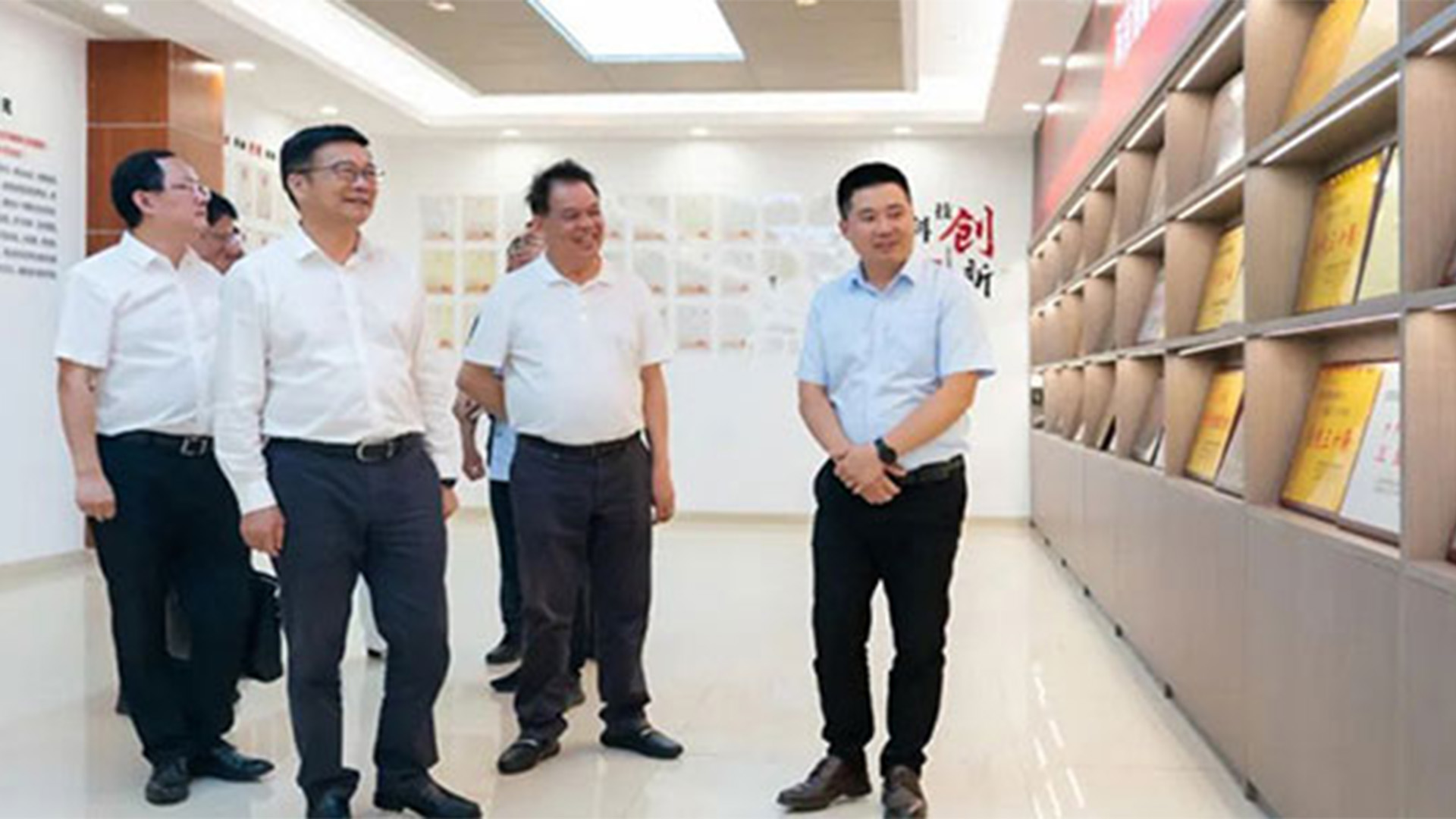 溫州灣新區(qū)黨工委書記、管委會主任周一富走訪浙江石化閥門有限公司